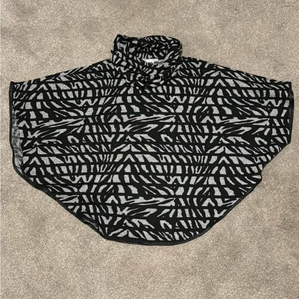 Alberto Makali Print Black and Gray Tunic/ poncho (?)- has defined sleeves -